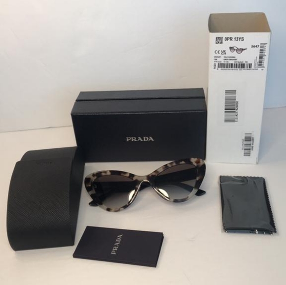 💯 - Authentic  New Prada PR 13YS UAO0A7 52 Ladies Sunglasses - Picture 8 of 13